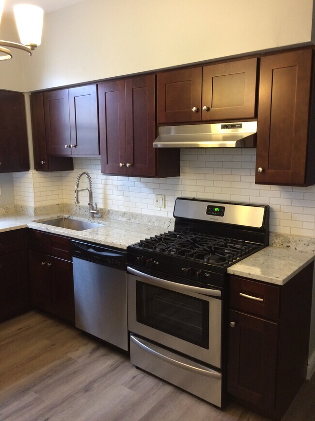 Primary Photo - 5026 W Agatite Ave