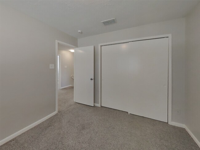 Building Photo - 14907 Englebrook Dr
