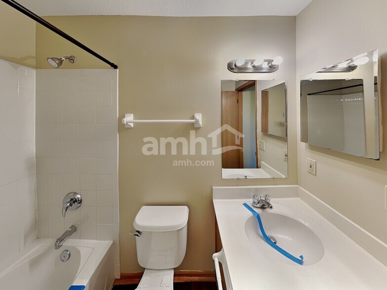 Building Photo - 395 Belfair Dr