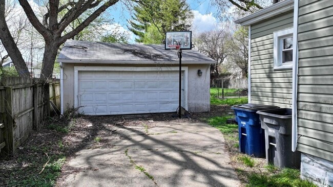 Building Photo - Spacious 3 Bedroom Home for Rent Near Downtown Toledo