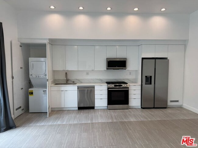 Building Photo - 429 S Gretna Green Way