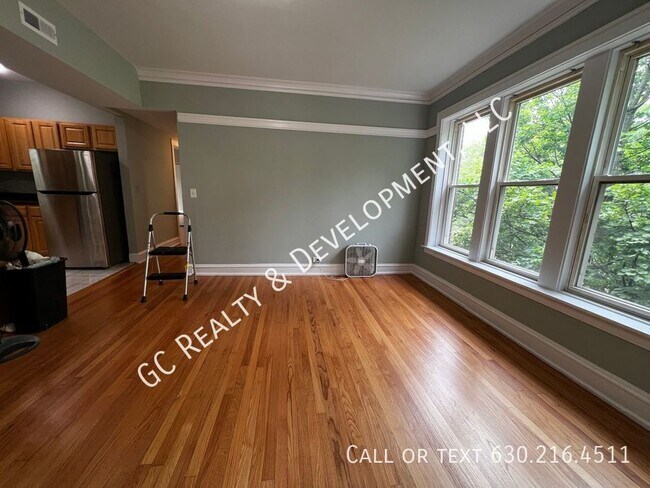 Building Photo - 2144 W Estes Ave