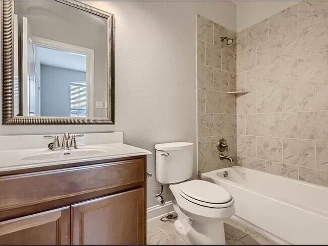 Building Photo - 8715 Vantage Point Dr
