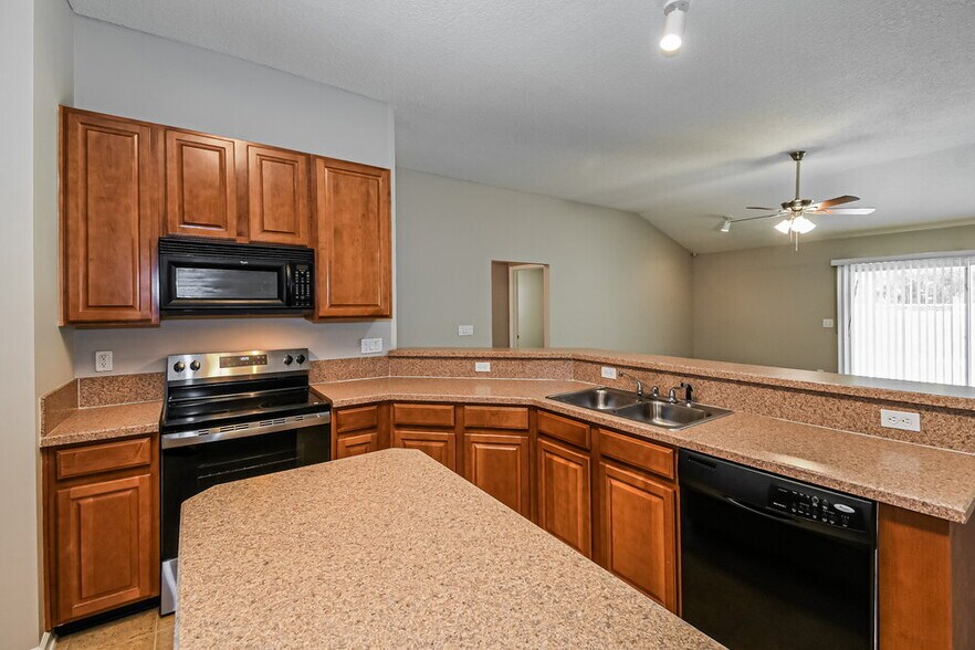Building Photo - 9225 Hawks Run Ln