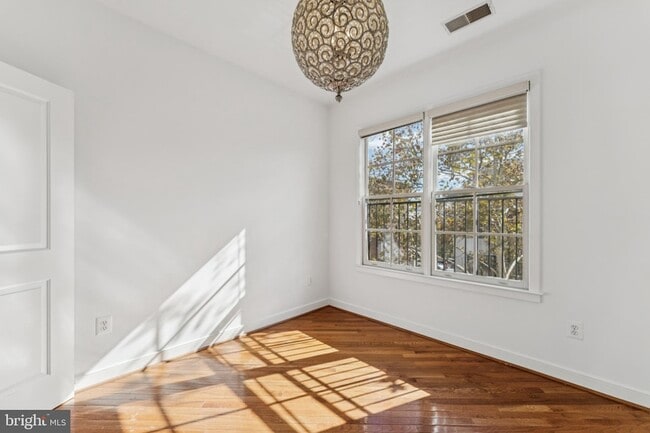 Building Photo - 4410 Longfellow St