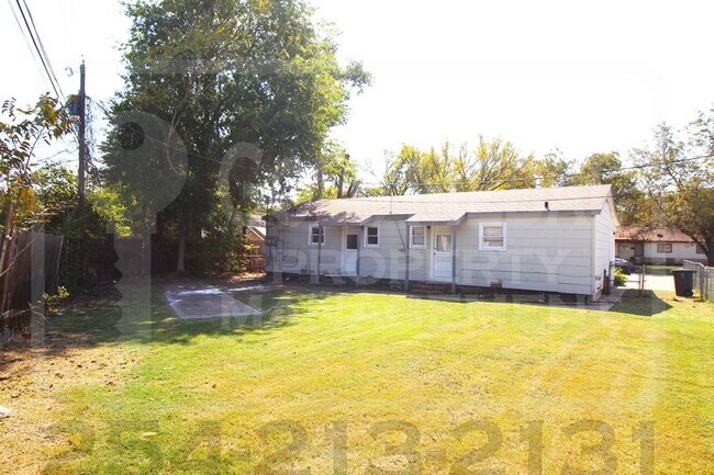 Building Photo - 625 Brook Dr