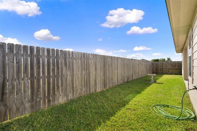 Building Photo - 208 Plata Ln
