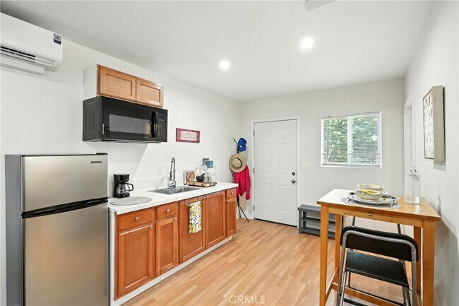 Building Photo - 9221 Swinton Ave