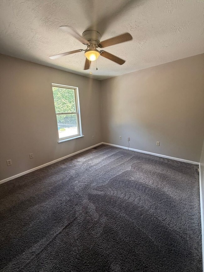 Building Photo - University Place 2- Charming Townhouse Apartment