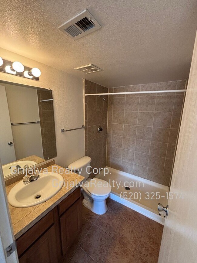 Building Photo - Beautiful 2 Bedroom, 2 Bath Condo for Rent...