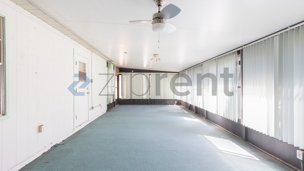 Building Photo - Unit