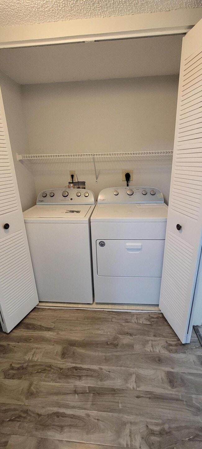 Building Photo - 611 Lyons Rd