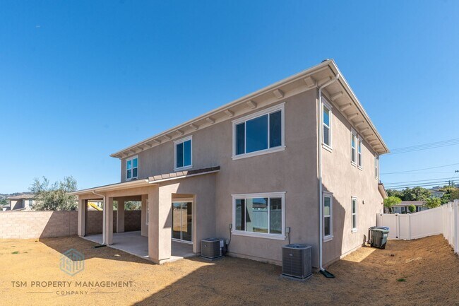Building Photo - 15437 La Subida Dr