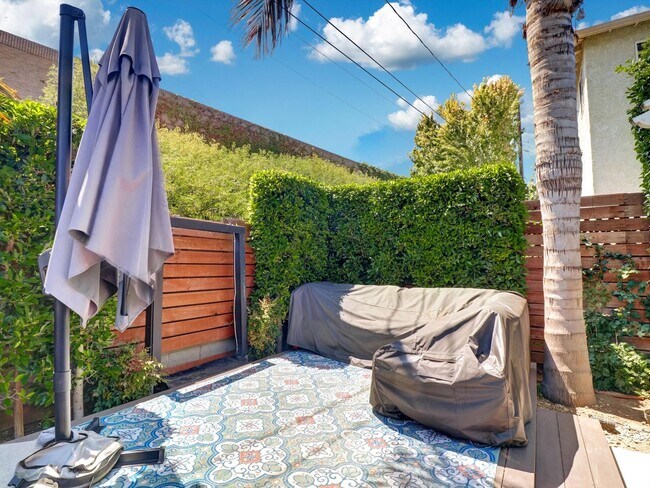 Building Photo - 5437 Coolidge Ave