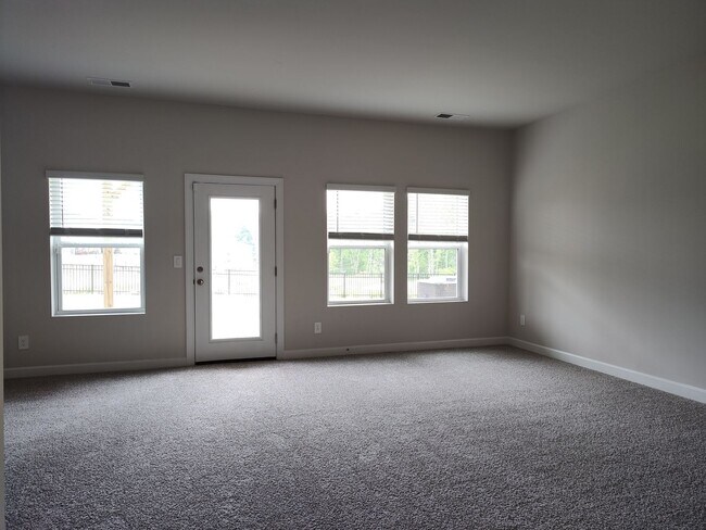 Building Photo - 5 BD/3.5 BA House in Shepherds Landing!
