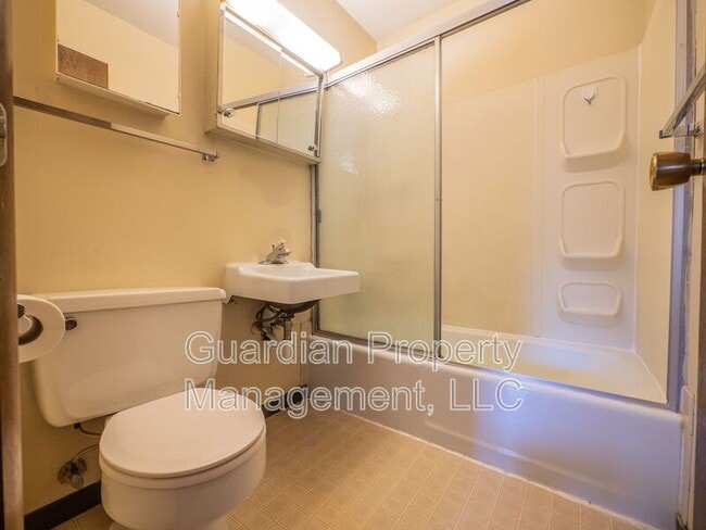 Building Photo - 1135 N College Dr