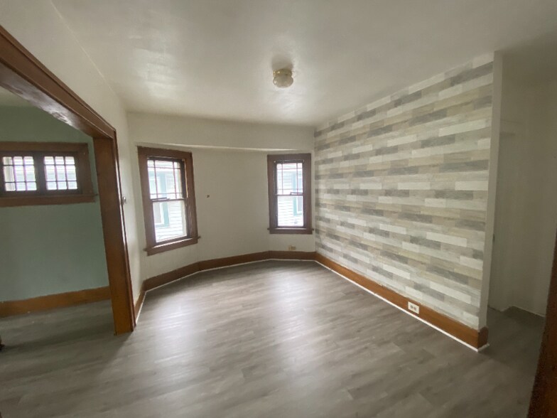 Building Photo - 3839 Hazelhurst Ave