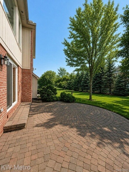 Building Photo - 1176 Cadmus Dr