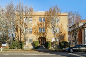 Building Photo - 1325 6th Ave