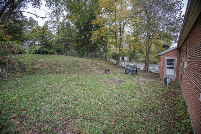 Building Photo - 121 Bolton Dr