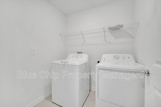 Building Photo - 2209 Aquifer Ln