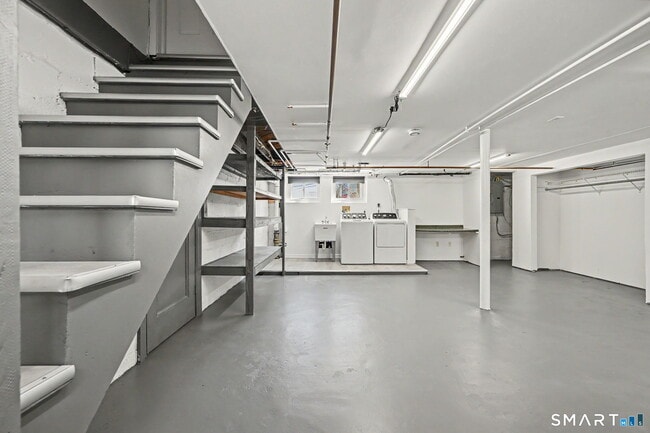 Building Photo - 15 Whitmore Ln