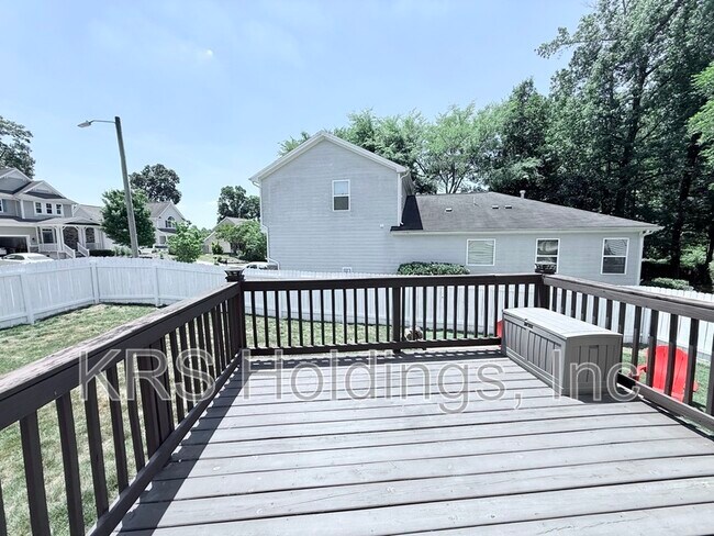 Building Photo - 5810 Spring Glen Lane