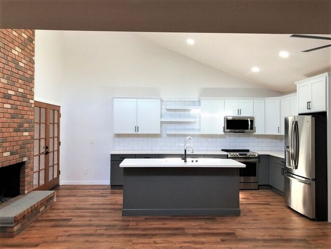 Building Photo - Fabulous Remodeled Scottsdale Home