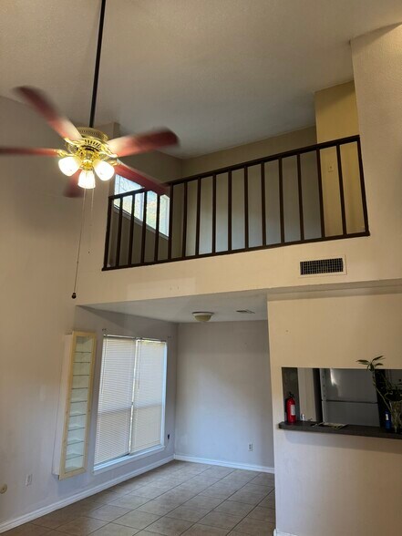 Building Photo - 3923 Tanglewilde St