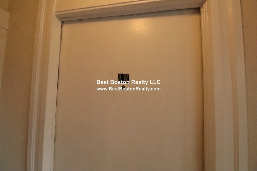 Building Photo - 429 Franklin St