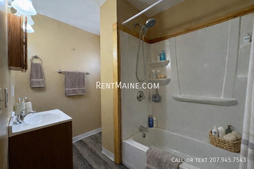 Building Photo - 114 Bridge St