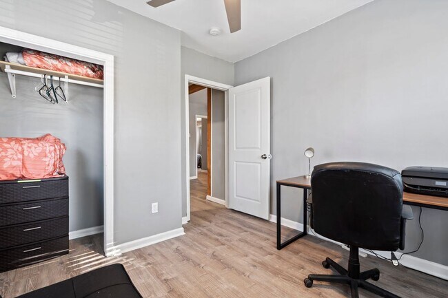 Building Photo - 2224 E 68th St