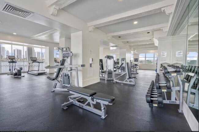 Building Photo - 18061 Biscayne Blvd