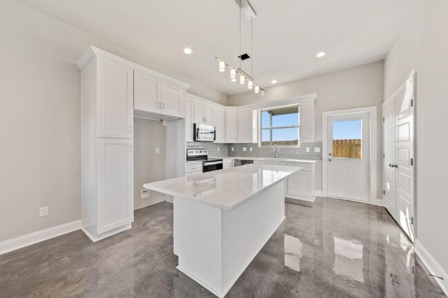 Building Photo - FOR RENT in YOUNGSVILLE!