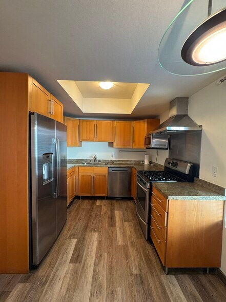 Kitchen - 1909 Pelham Ave