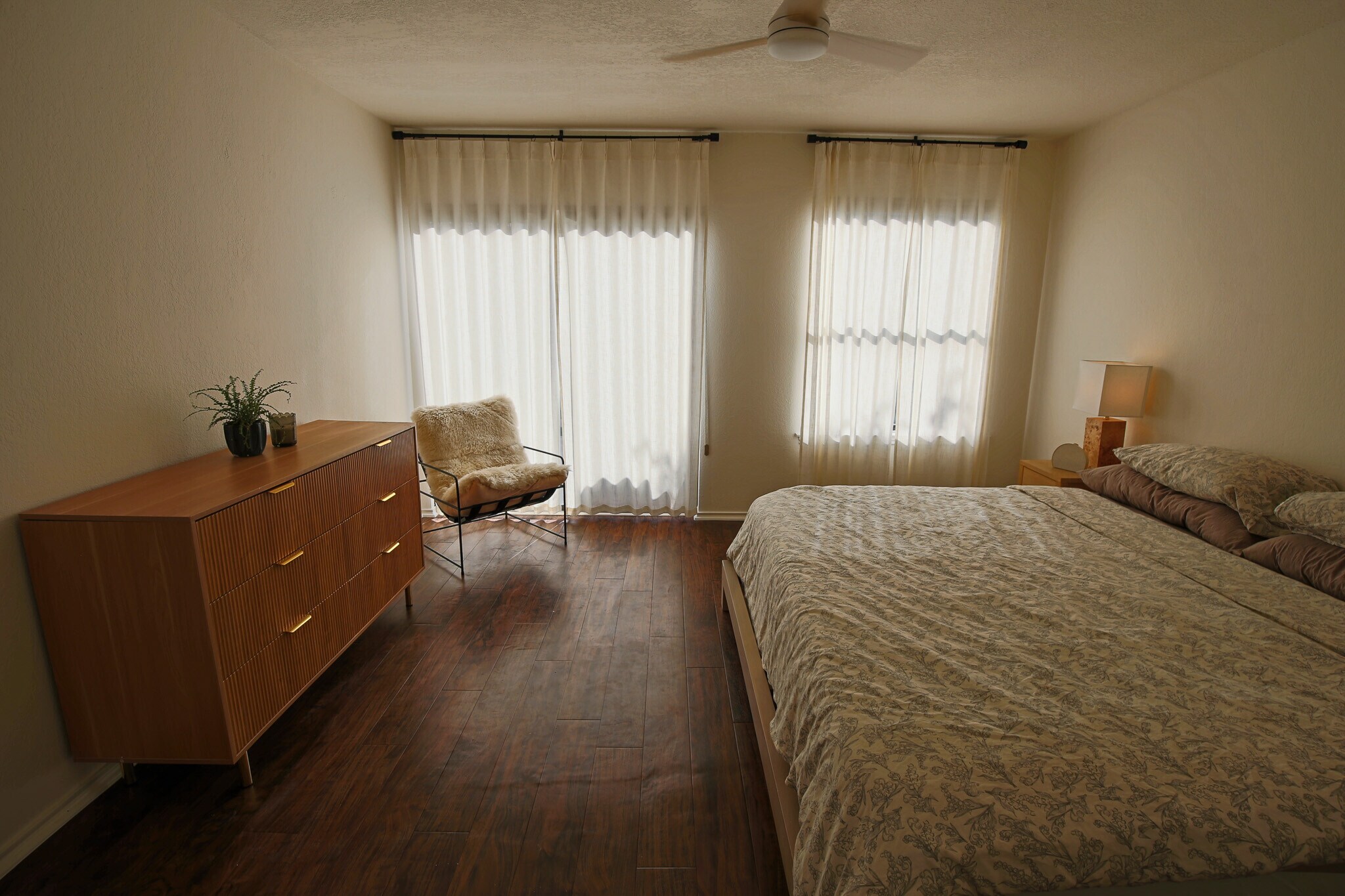 Building Photo - 708 Cowal Dr S