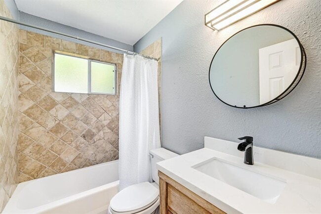 Building Photo - 9403 Longvale Dr