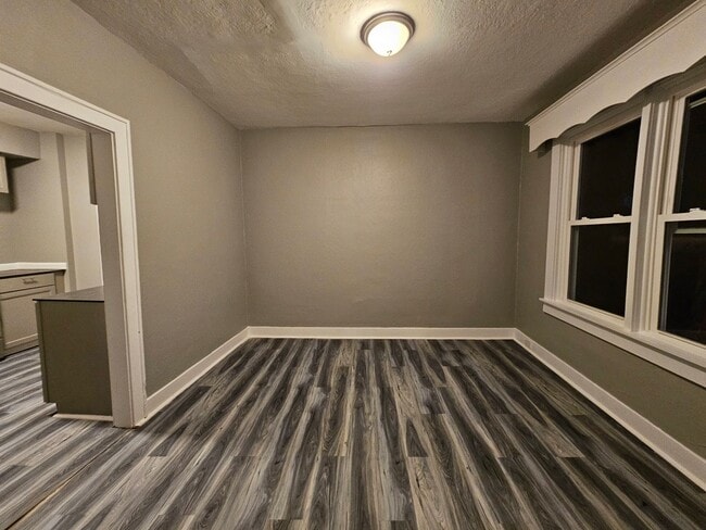 Building Photo - 3 bedroom 1 bath house for rent in the West End!