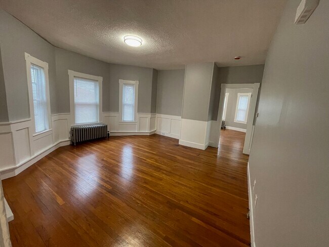 Building Photo - 46 Lane St