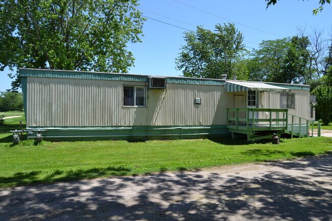 Building Photo - 1846 N 2871st Rd