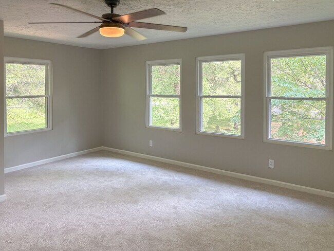 Building Photo - Single Family Residence