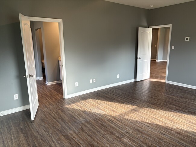 Building Photo - 44019 Covington Ridge Dr