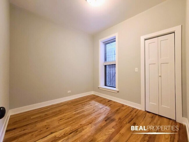 Building Photo - 3 bedroom in CHICAGO IL 60657