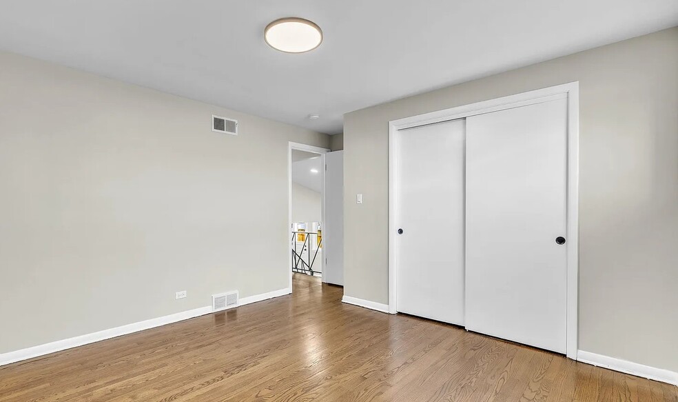 Building Photo - 11011 W Roosevelt Rd