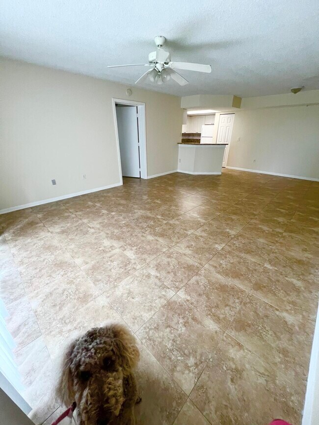 Building Photo - 1100 Crestwood Ct S