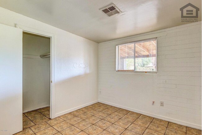 Building Photo - 6321 W Whitton Ave