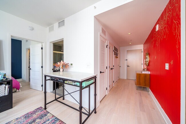 Building Photo - Fantastic One Bedroom in Downtown JC