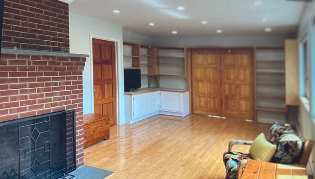 Building Photo - 150 West Ln