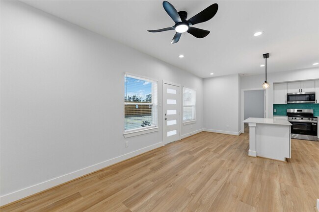 Building Photo - 5420 Elysian St