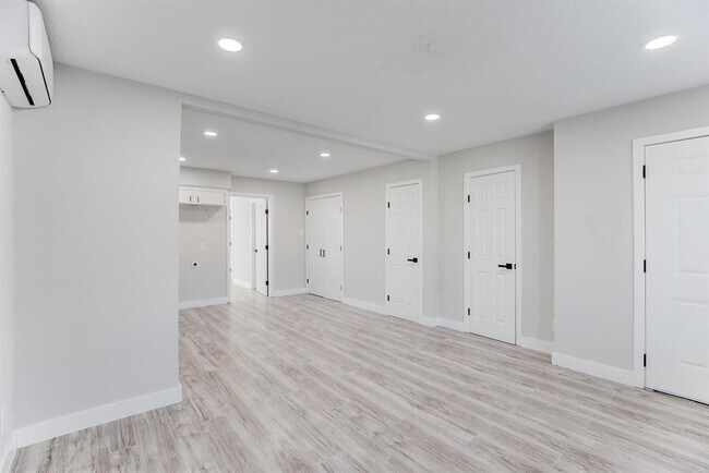 Building Photo - 207 Betral St